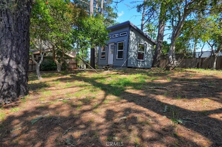 Backyard with plenty of room for garden