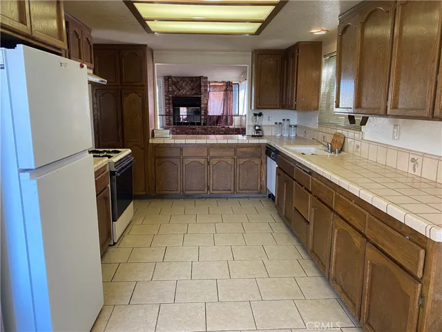 18675 Arrowhead Trail, Victorville, California 92395