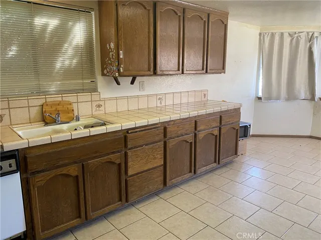 18675 Arrowhead Trail, Victorville, California 92395