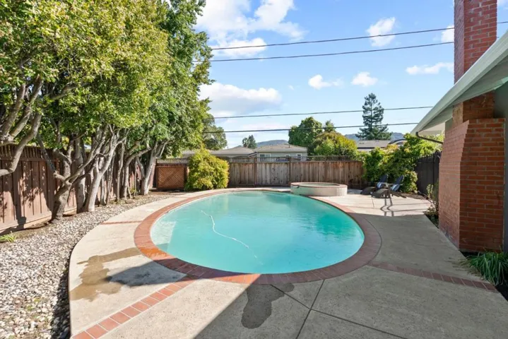 20392 Manoa Court, Saratoga, California 95070