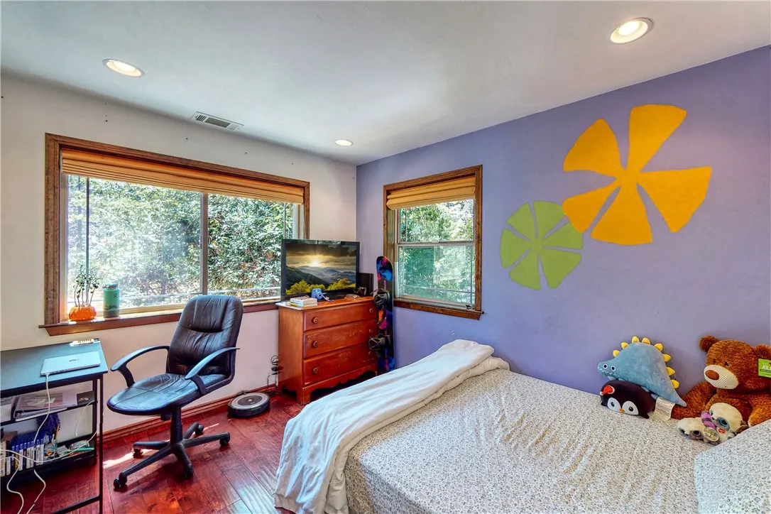 319 Triangle Nook Road, Cedarpines Park, California 92322 home-pic-5