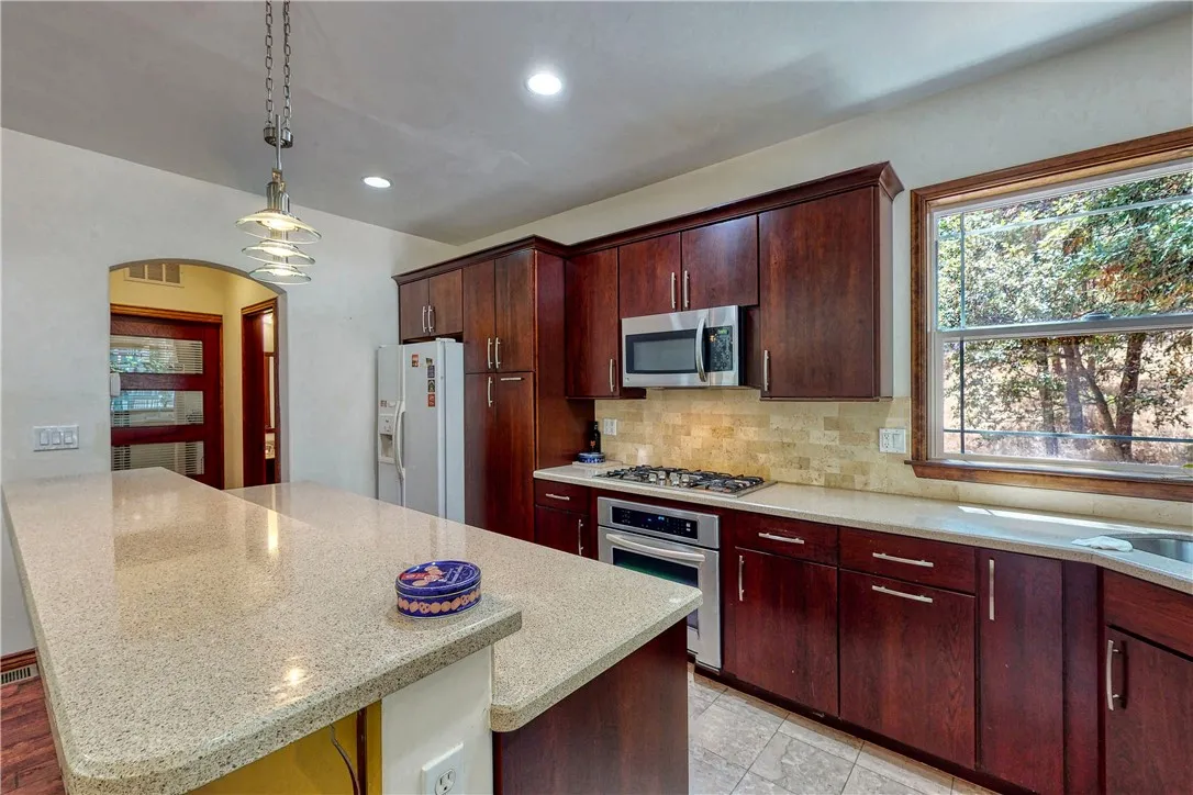 319 Triangle Nook Road, Cedarpines Park, California 92322 home-pic-3