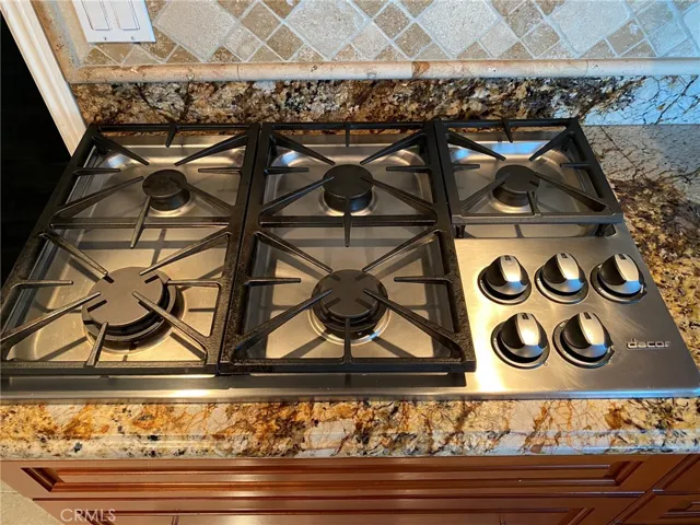 Dacor five burner cooktop.