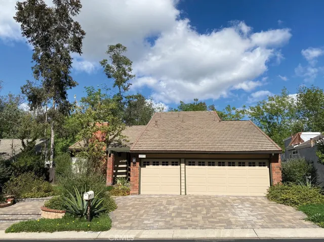 Inviting entry and driveway for 3 car parking.