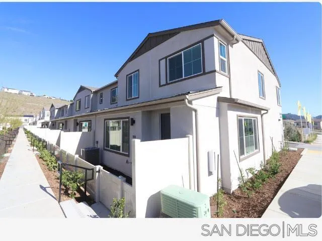 304 Zest Lane 25, Fallbrook, California 92028