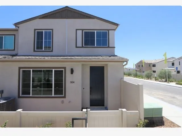 304 Zest Lane 25, Fallbrook, California 92028