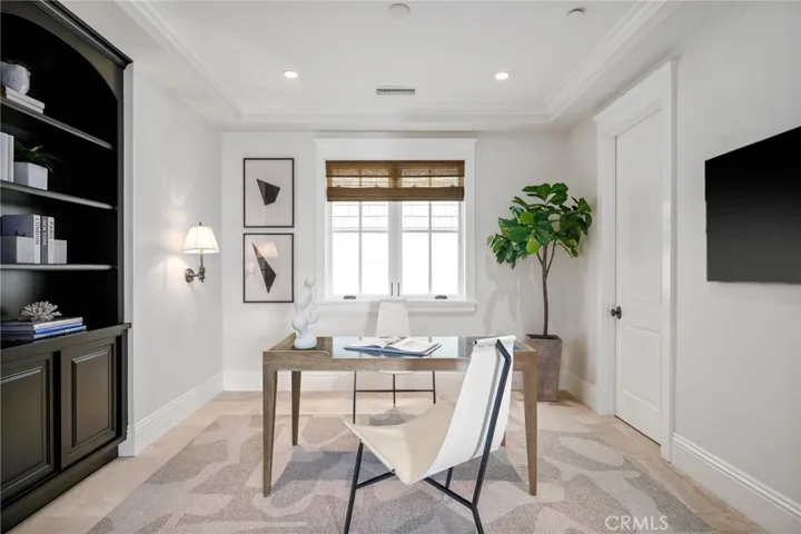 ENSUITE OFFICE