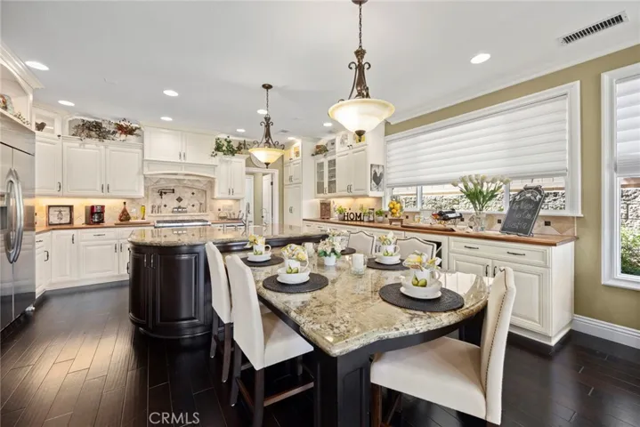 Custom Kitchen with built-in nook table