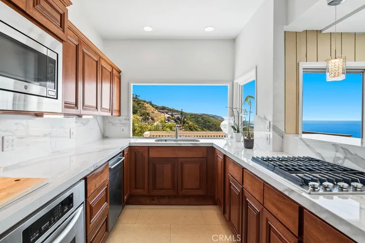 559 Alta Vista Way, Laguna Beach, California 92651