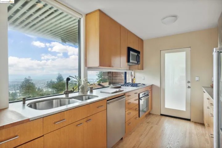 2877 Buena Vista Way, Berkeley, California 94708