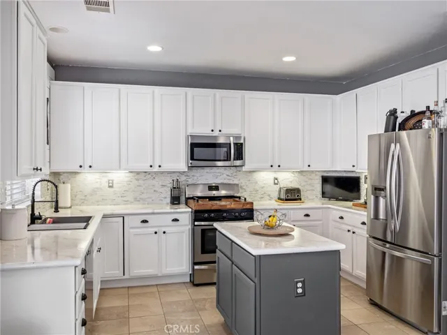 16695 Desert Star Street, Victorville, California 92394