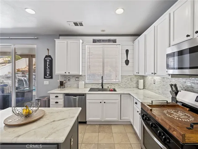 16695 Desert Star Street, Victorville, California 92394