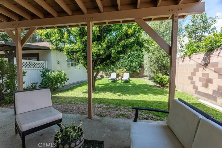 Great views into the rear yard!