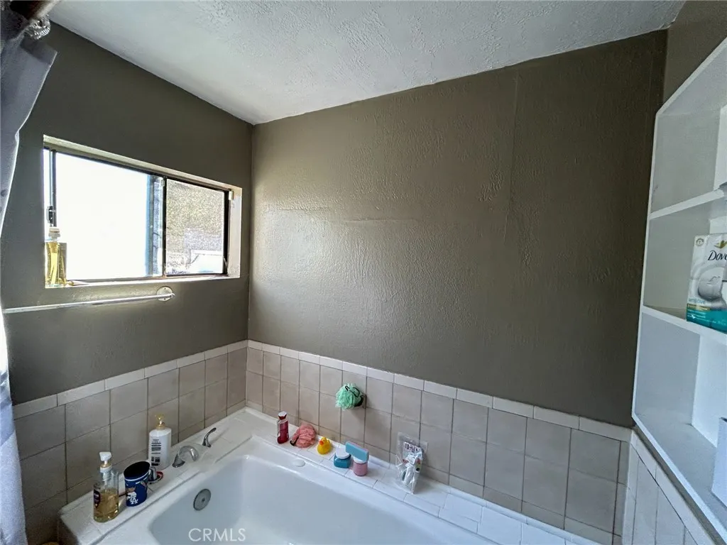 3816 Liberty Boulevard, South Gate, California 90280 home-pic-9