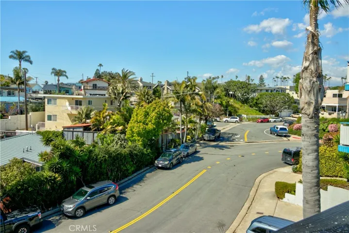 Quiet neighborhood. Anyone going to the beach must parade in front of this condo.