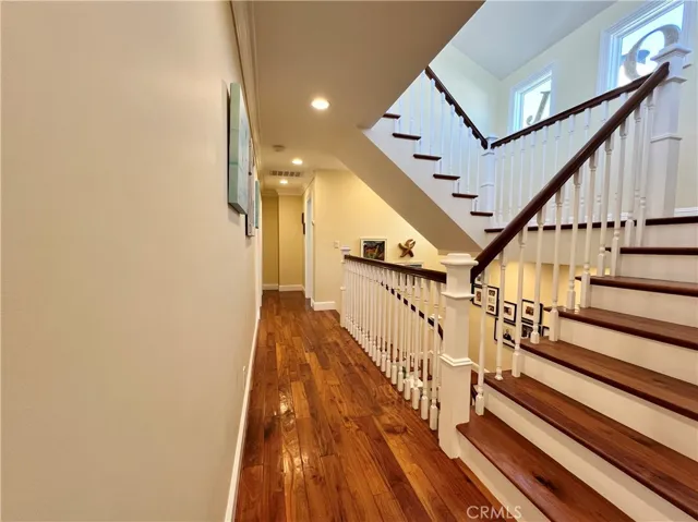28 Giralda, Long Beach, California 90803