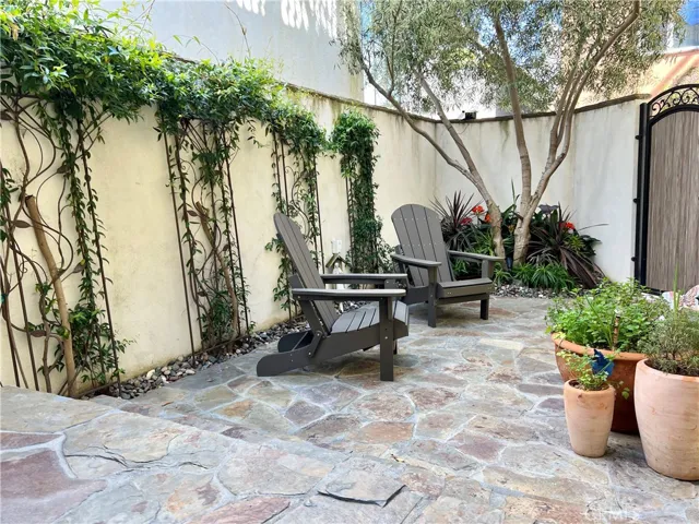 28 Giralda, Long Beach, California 90803
