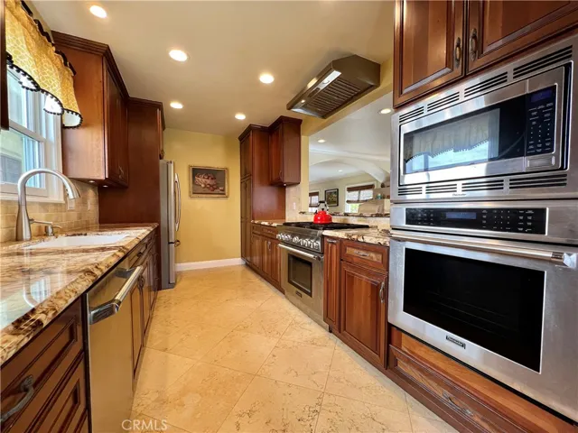 28 Giralda, Long Beach, California 90803