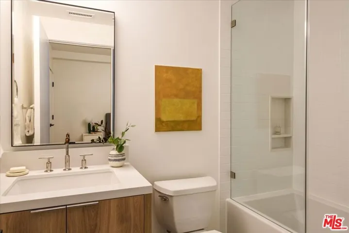 762 N Hyperion Avenue, Los Angeles, California 90029