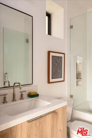 762 N Hyperion Avenue, Los Angeles, California 90029