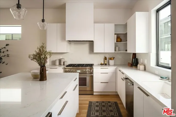 762 N Hyperion Avenue, Los Angeles, California 90029