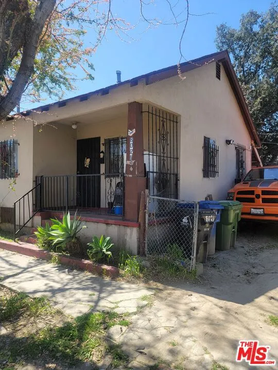 8021 Towne Avenue, Los Angeles, California 90003 home-pic-0