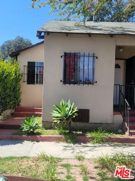 8021 Towne Avenue, Los Angeles, California 90003 home-pic-1