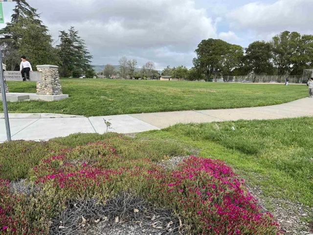 33971 Milton St, Fremont, California 94555-2240