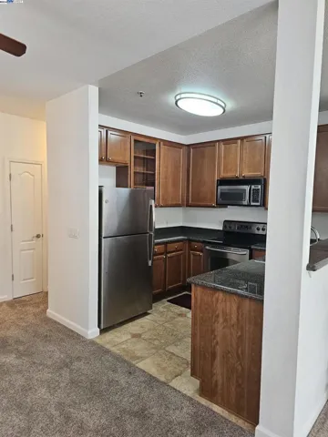Kitchen & dining area