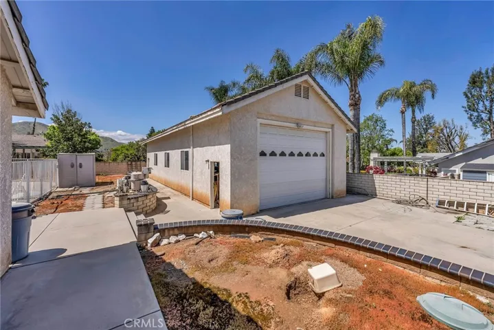 Can potentially convert into another House on the property