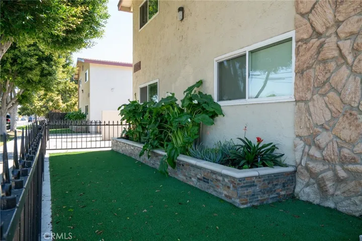1526 W 20th Street, Long Beach, California 90810