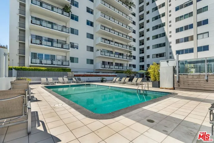 1155 N La Cienega Boulevard 411, West Hollywood, California 90069