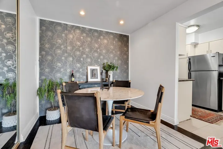 Dining Zone