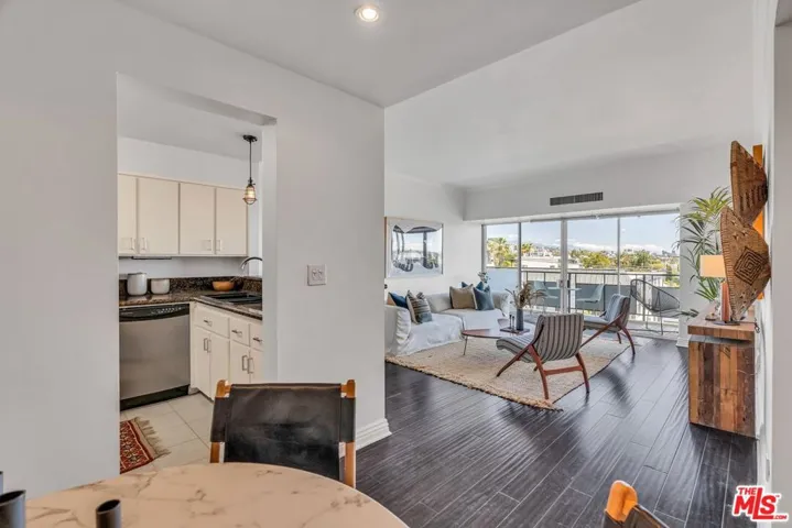 1155 N La Cienega Boulevard 411, West Hollywood, California 90069