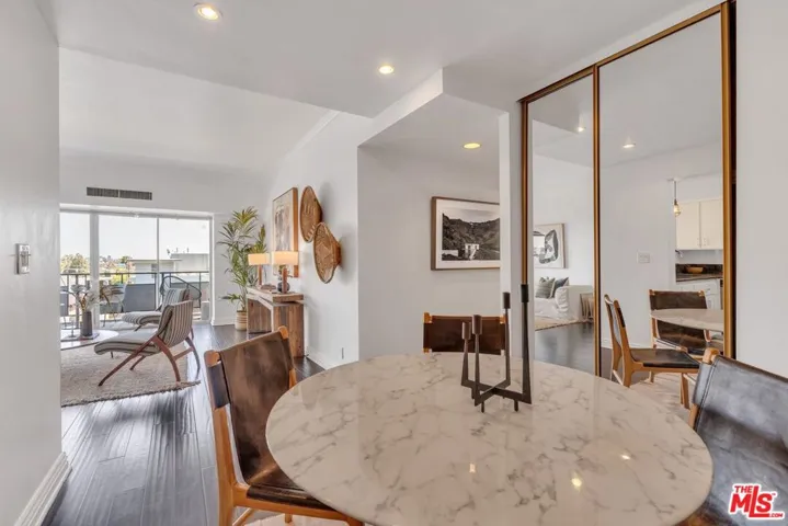 1155 N La Cienega Boulevard 411, West Hollywood, California 90069