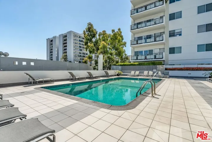 1155 N La Cienega Boulevard 411, West Hollywood, California 90069