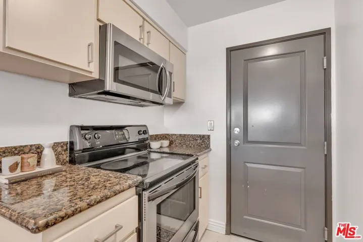 1155 N La Cienega Boulevard 411, West Hollywood, California 90069