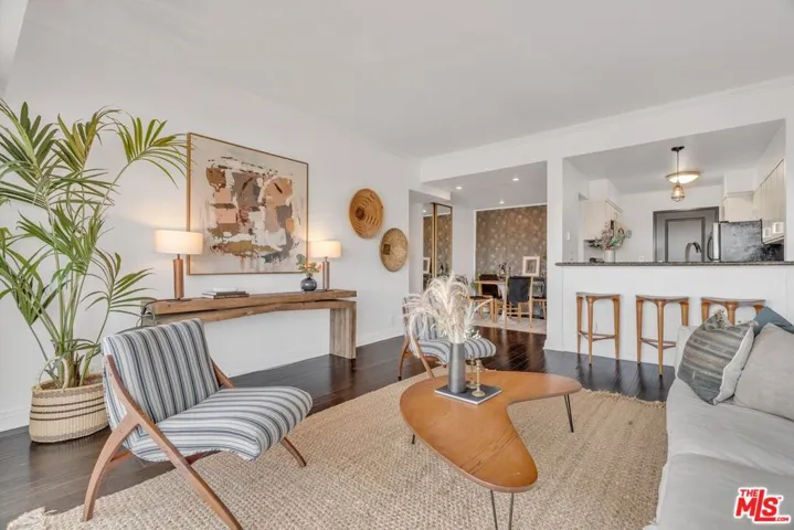 1155 N La Cienega Boulevard 411, West Hollywood, California 90069
