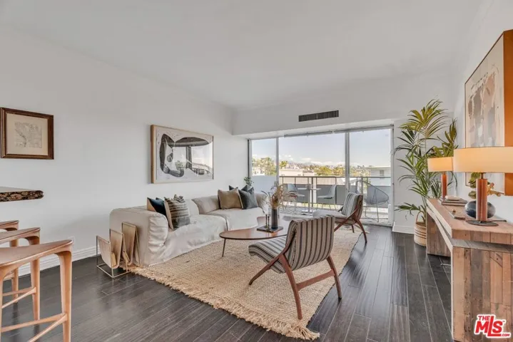 1155 N La Cienega Boulevard 411, West Hollywood, California 90069