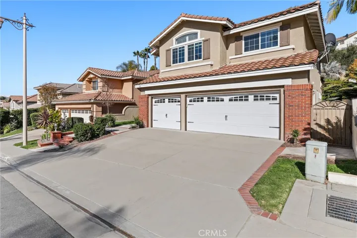 976 S Creekview Lane, Anaheim Hills, California 92808