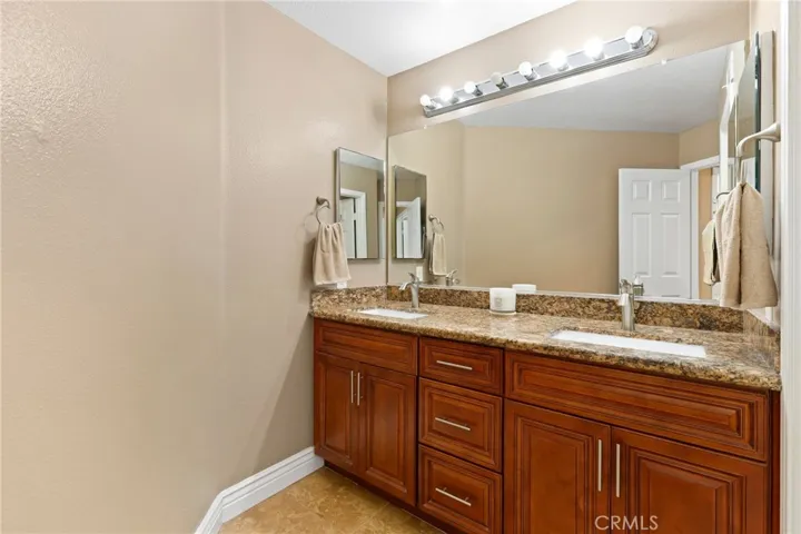 976 S Creekview Lane, Anaheim Hills, California 92808