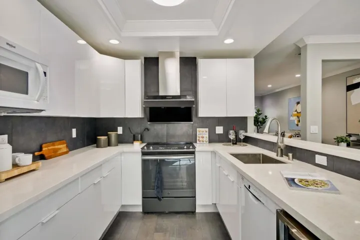 943 La Mesa Terrace B, Sunnyvale, California 94086