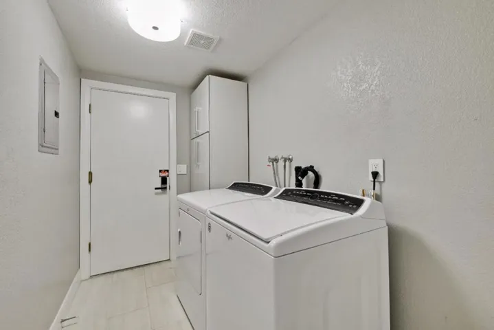 943 La Mesa Terrace B, Sunnyvale, California 94086