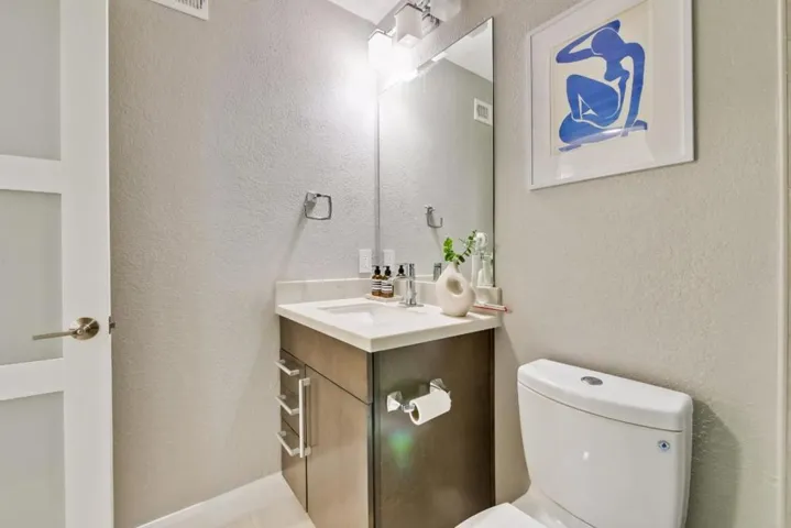 943 La Mesa Terrace B, Sunnyvale, California 94086