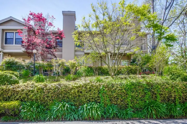 943 La Mesa Terrace B, Sunnyvale, California 94086