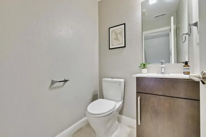943 La Mesa Terrace B, Sunnyvale, California 94086