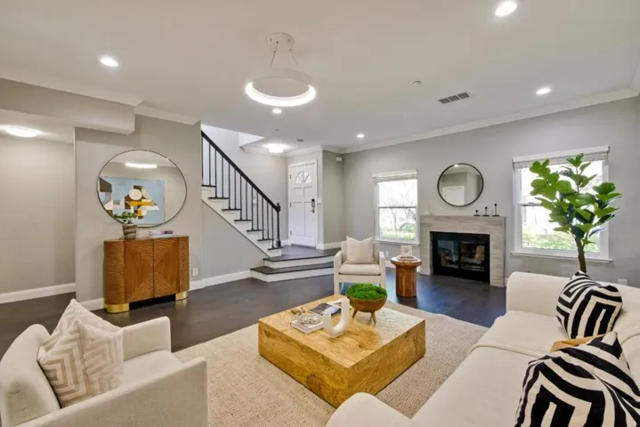 943 La Mesa Terrace B, Sunnyvale, California 94086