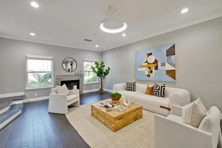 943 La Mesa Terrace B, Sunnyvale, California 94086