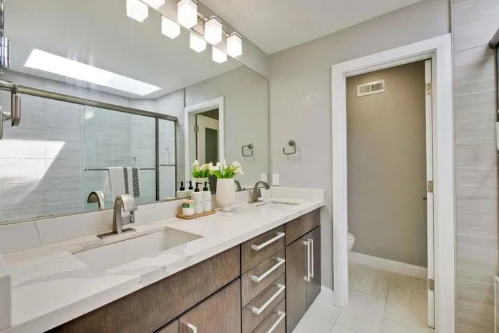 943 La Mesa Terrace B, Sunnyvale, California 94086