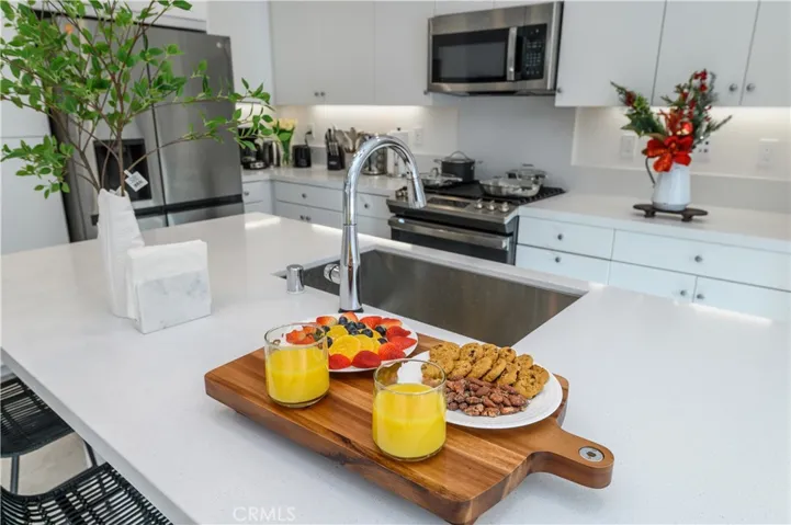 251 Goldfinch Street, Rancho Mission Viejo, California 92694